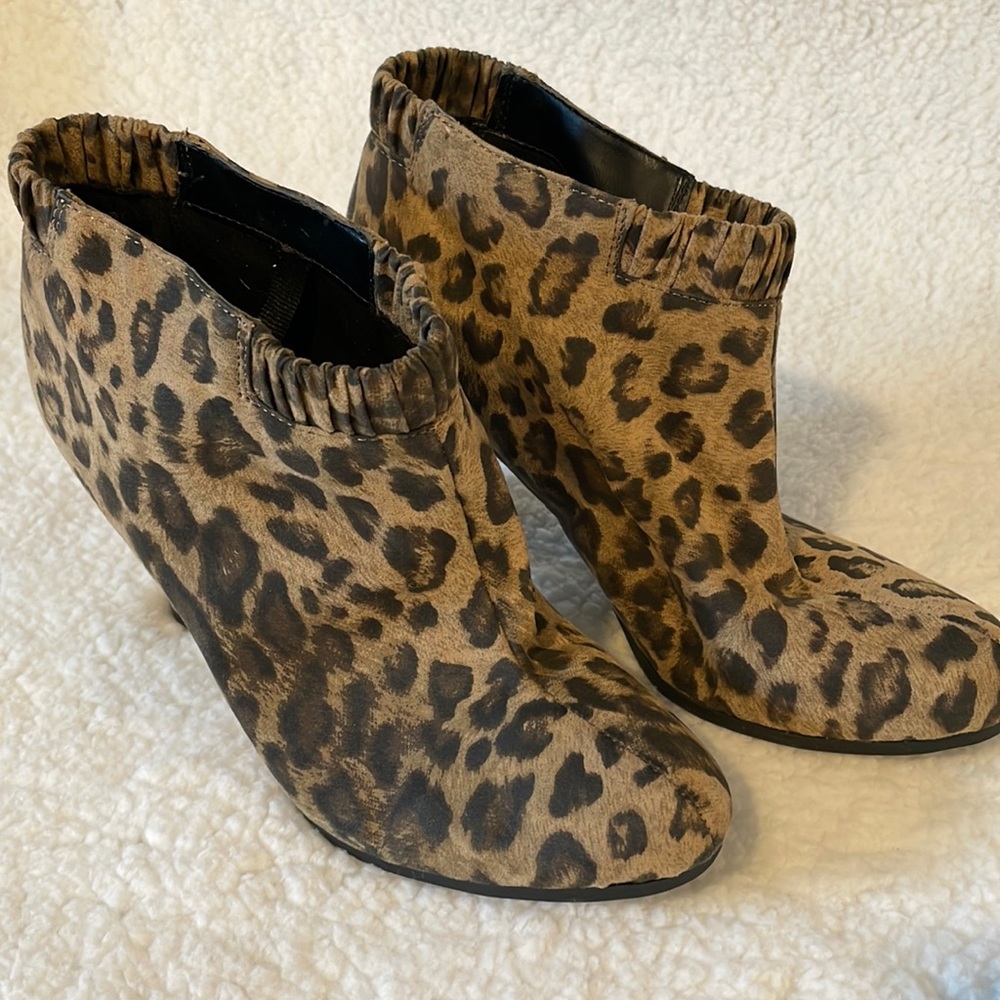 Sam & Libby Leopard Booties - 6 1/2